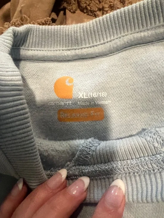 Carhartt women’s Pale Blue Crewneck Pocket Sweatshirt - Picture 2 of 2